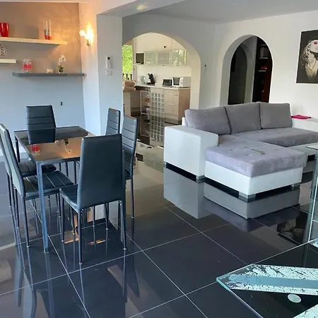 Cavaliere 125m2 Piscine Apartman *